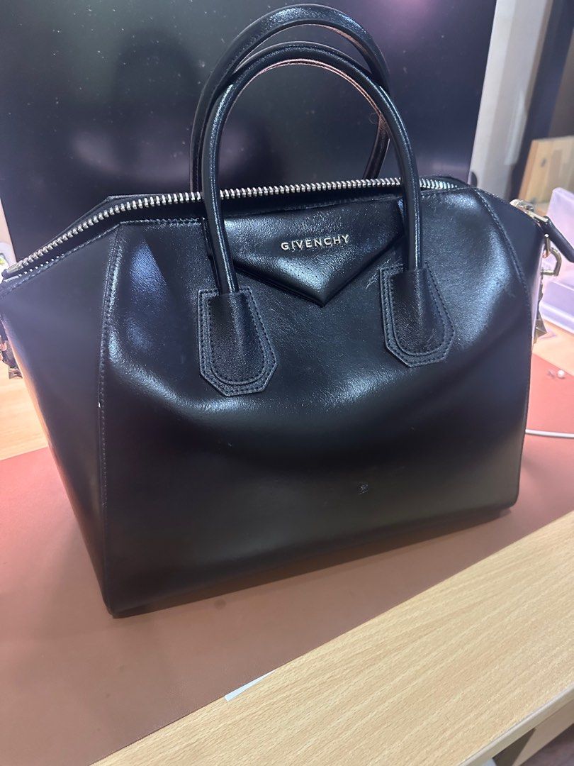 Authentic Givenchy Antigona Black Medium (Category: Luxury Bags & Wallets) located in Makati City. Submitted by kobewobee (Listing ID 1313949300, Image 1). Description: Guaranteed authentic With flaws after storing hence the price Im sad for not being able to store properly.