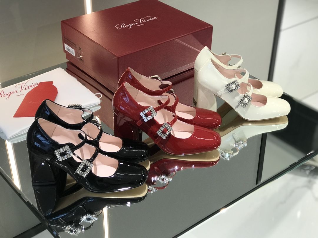 Roger vivier diamond shoes hot sale