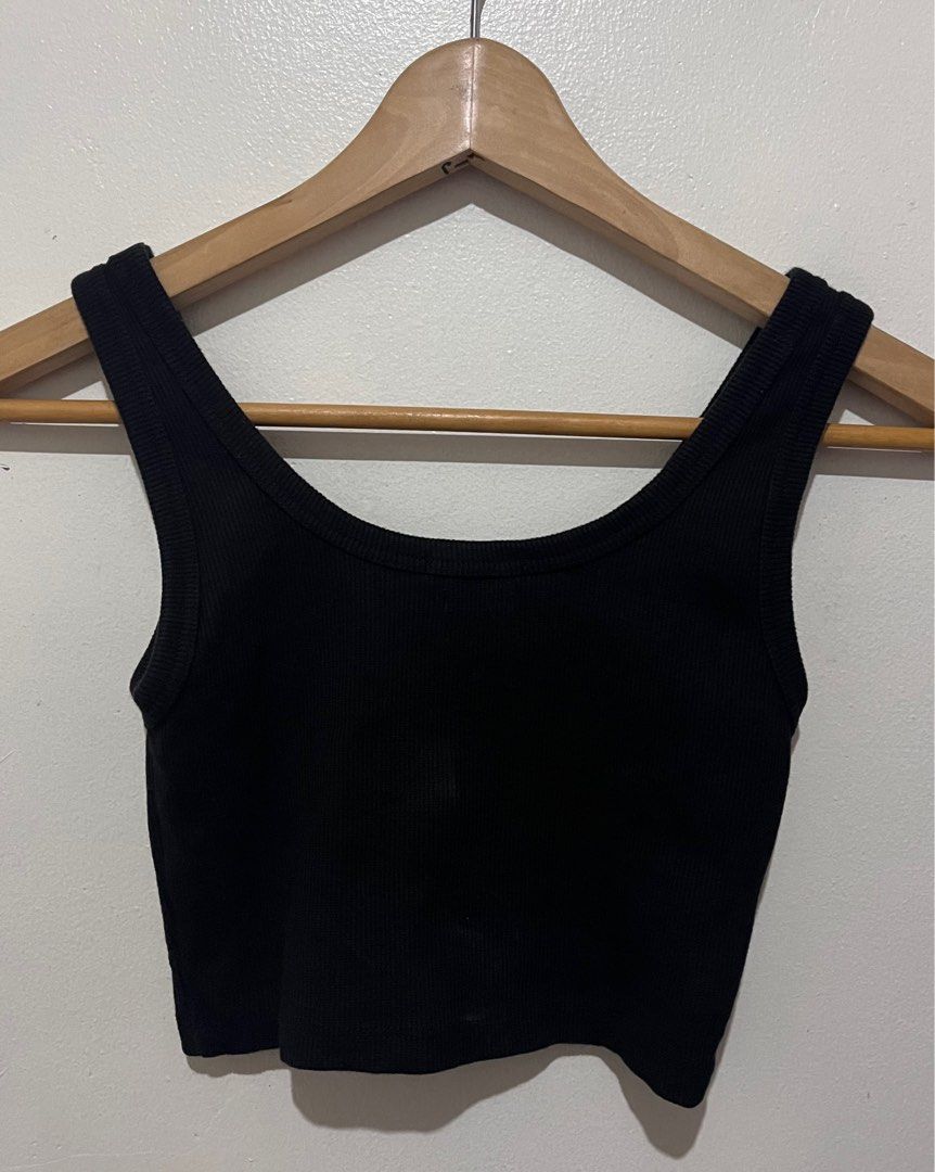 Black ribbed knit sleeveless top (Category: Sleeveless) located in Caloocan City. Submitted by declutter_joy (Listing ID 1313951786, Image 3). Description: ☑️ xs to small ☑️ cropped PAYMENT FIRST. NO COD. Buyer will pay sf. Courier: Grab/Lalamove/Gogoxpress.