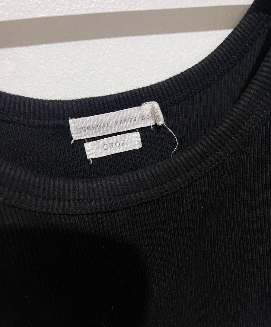 Black ribbed knit sleeveless top (Category: Sleeveless) located in Caloocan City. Submitted by declutter_joy (Listing ID 1313951786, Image 2). Description: ☑️ xs to small ☑️ cropped PAYMENT FIRST. NO COD. Buyer will pay sf. Courier: Grab/Lalamove/Gogoxpress.