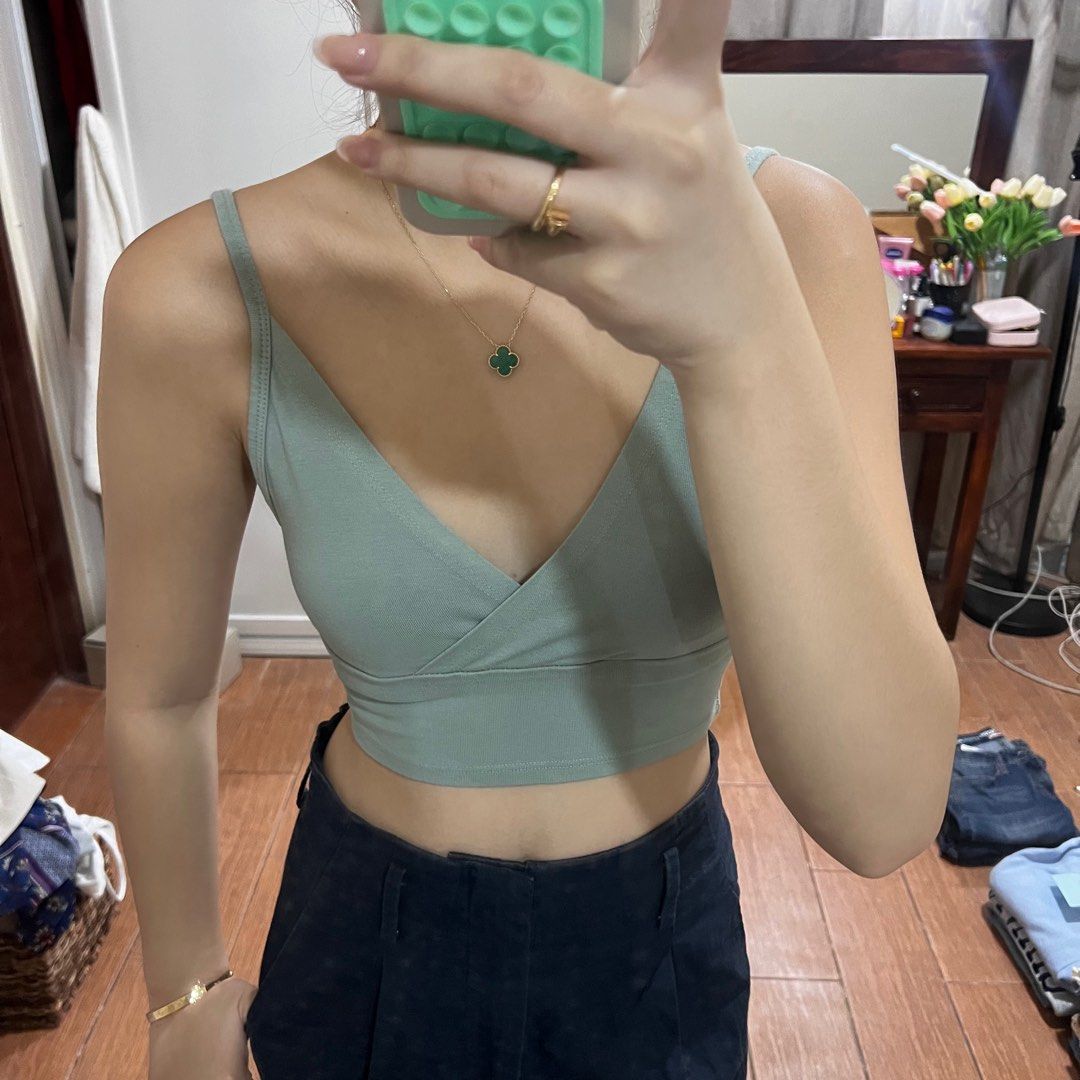 brandy melville amara crop tank top (Category: Sleeveless) located in Quezon City. Submitted by s0l4nge (Listing ID 1313959063, Image 1). Description: price is firm.