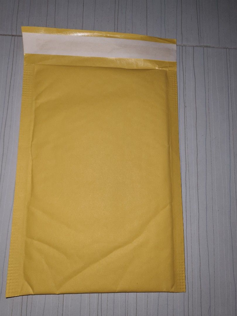Bubble envelope (Category: Craft Supplies & Tools) located in Singapore. Submitted by xaralovefries (Listing ID 1313891372, Image 1). Description: length is around 11x13cm.4cm minimum must buy 5 5 for $1 mailing only-$2 50 tracked mail pm me if interested stocks left :50.