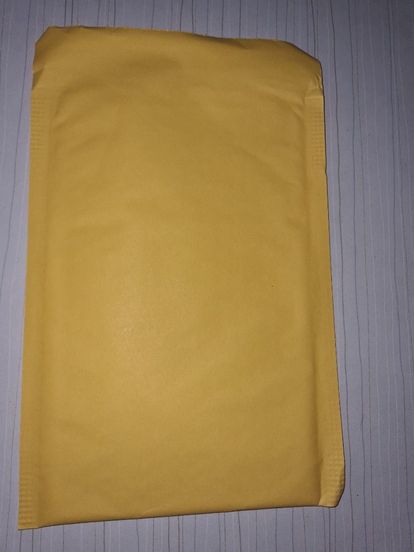 Bubble envelope (Category: Craft Supplies & Tools) located in Singapore. Submitted by xaralovefries (Listing ID 1313891372, Image 2). Description: length is around 11x13cm.4cm minimum must buy 5 5 for $1 mailing only-$2 50 tracked mail pm me if interested stocks left :50.