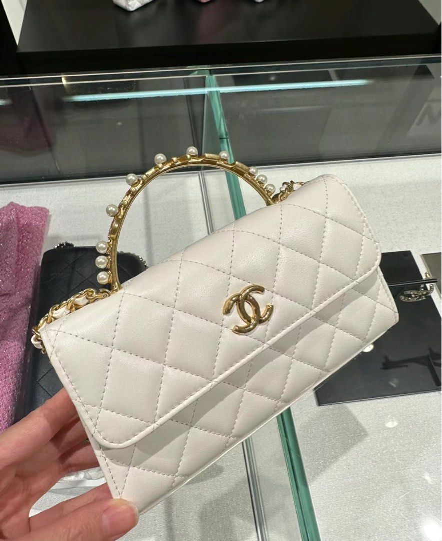 Pearl top handle bag top