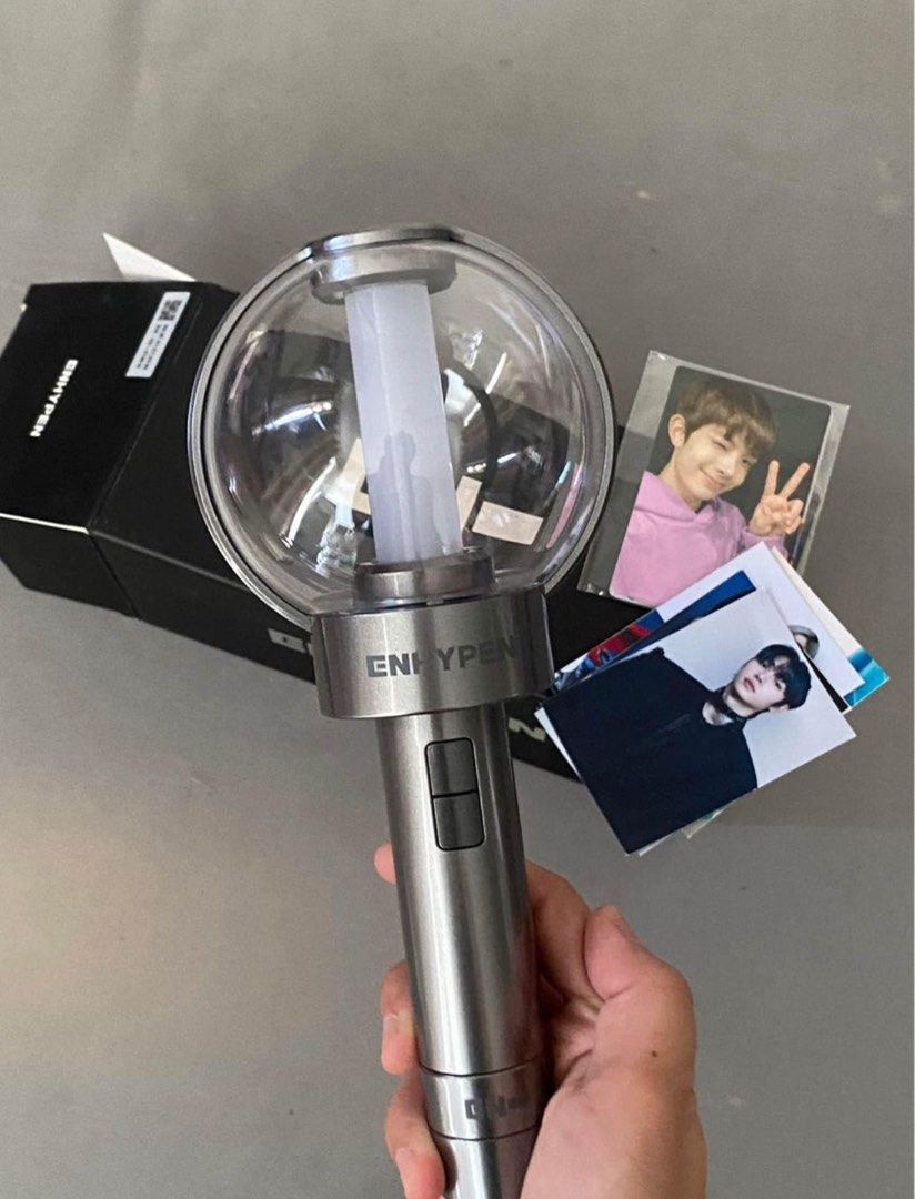 ENHYPEN lightstick (Category: K-Wave Merchandise) located in Davao. Submitted by maimorales08 (Listing ID 1313843292, Image 1). Description: wts lfb ph engene bong unsealed w/ pcs ₱1500 - PAYO - good condition - can send proof of ls enhypen lightstick engene .