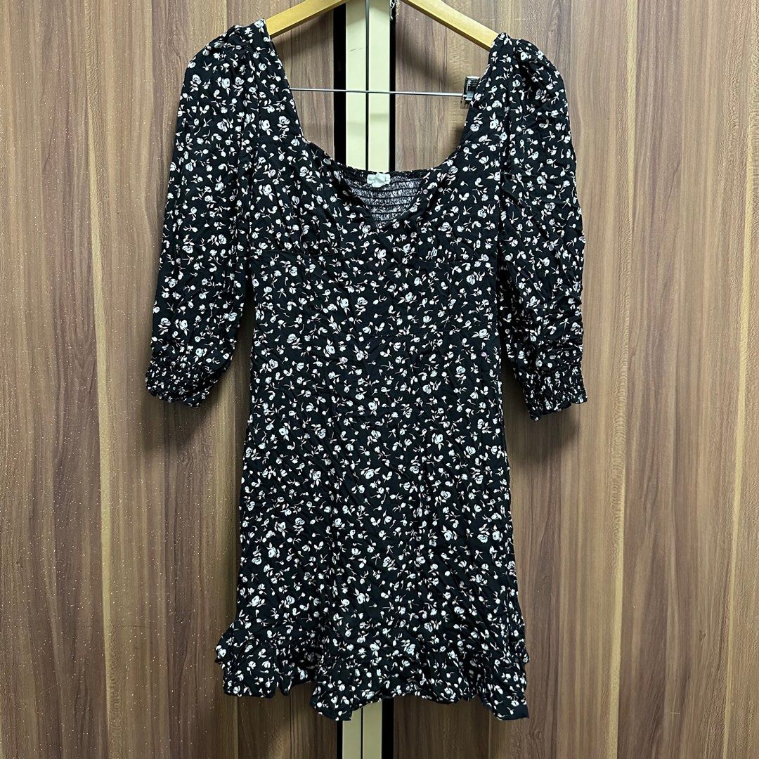 Floral Print Dress (Category: Dresses) located in Muntinlupa City. Submitted by sushidump_ (Listing ID 1313851528, Image 1). Description: .