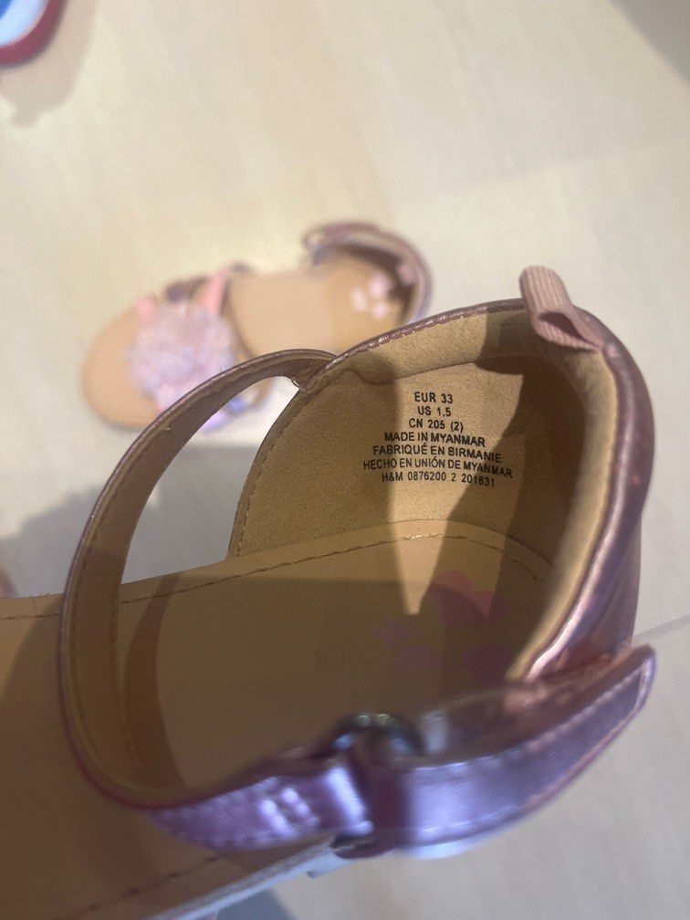 H&M pink sandals Eur 33 (Category: Babies & Kids Fashion) located in Manila. Submitted by jadch (Listing ID 1313806315, Image 1). Description: .