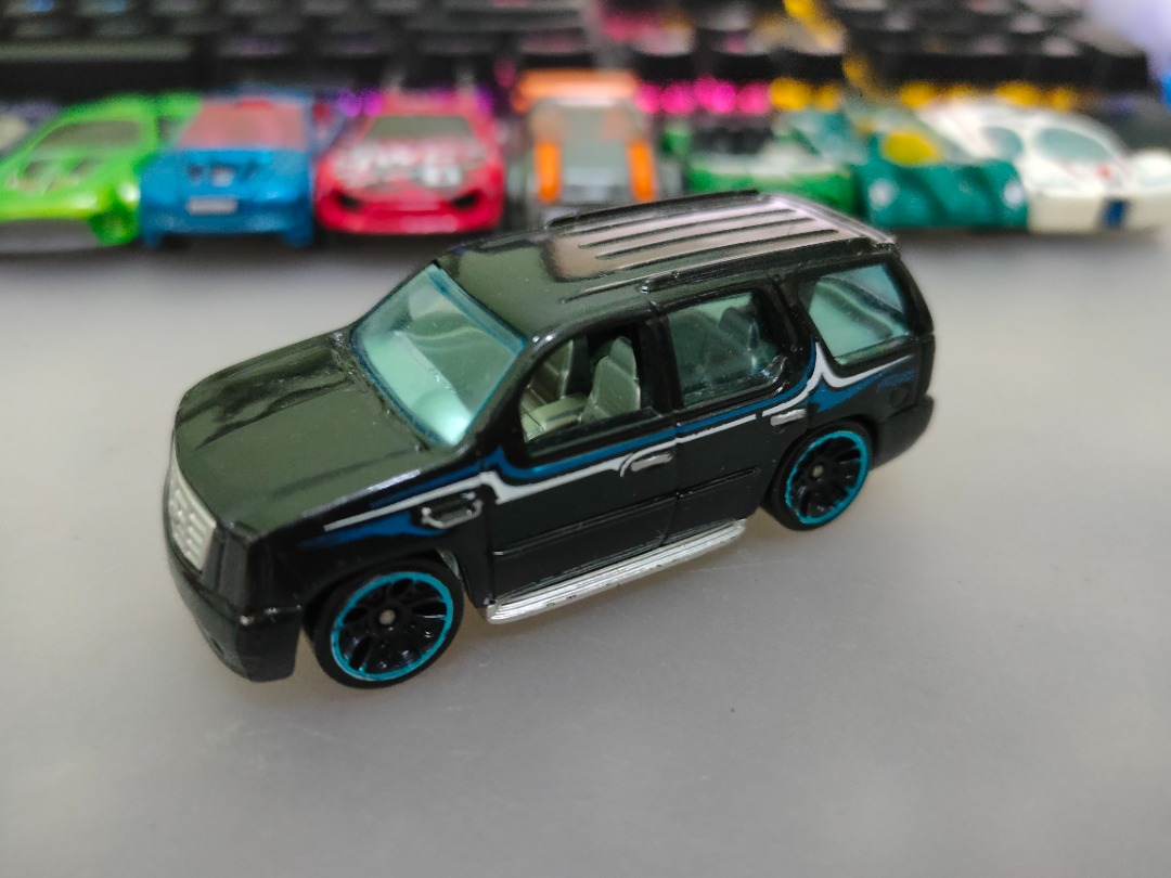 2013 Hot Wheels - Hw City - Cadillac Escalade '07 Por Hot Wheels