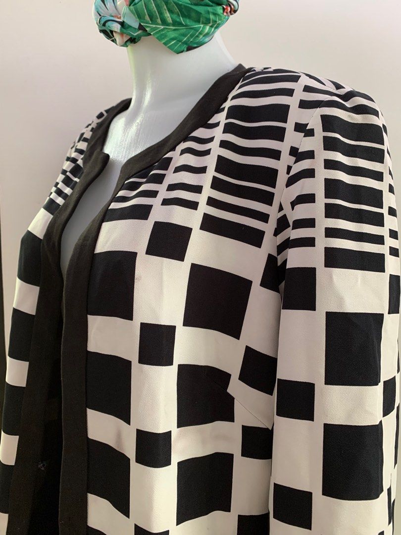 KELLY & DIANE OPEN COAT (Category: Coats, Jackets and Outerwear) located in Salay. Submitted by chungstuff (Listing ID 1313811377, Image 2). Description: Last price na po..