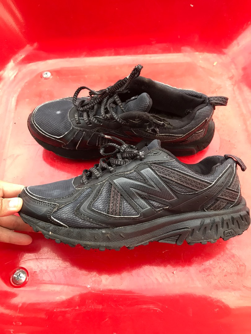 New Balance 410 v5 trail run Fesyen Pria Sepatu Sneakers di Carousell