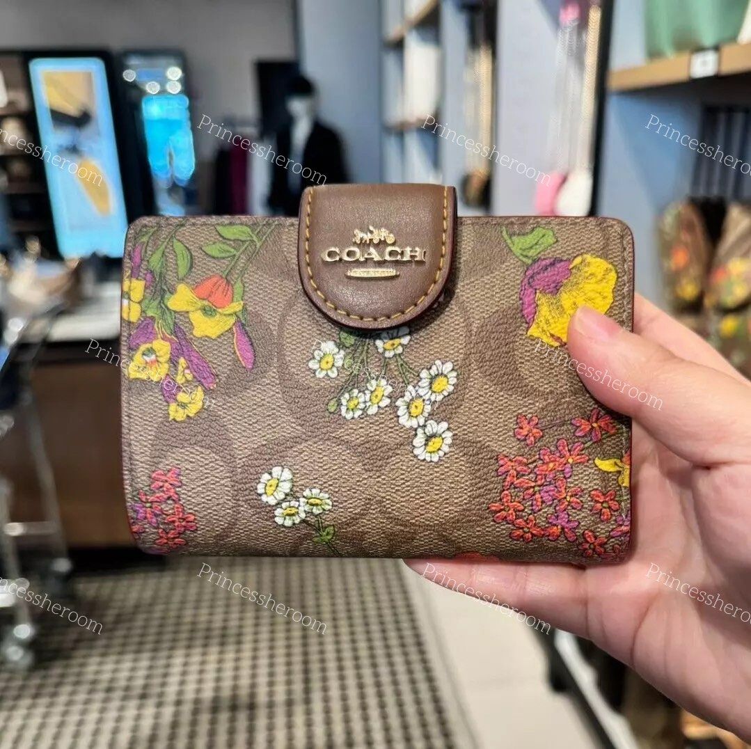 New coach wallet hotsell