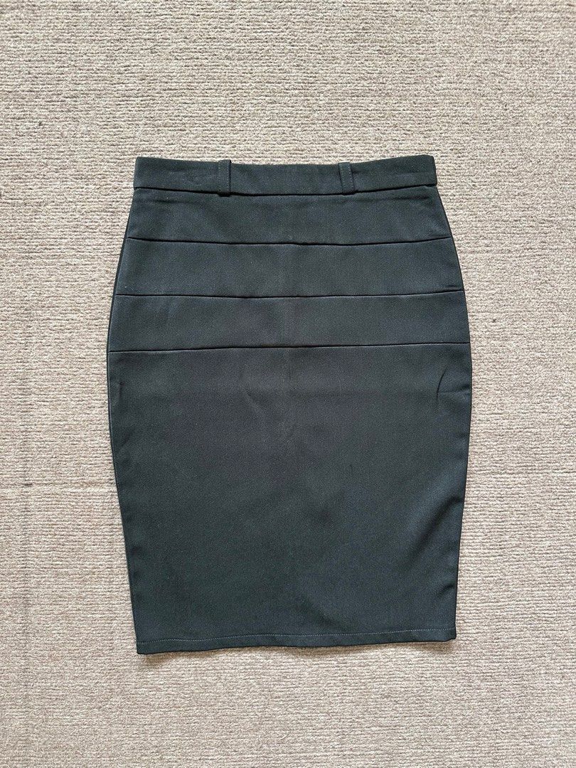 Office Black Skirt (Category: Skirts) located in Quezon City. Submitted by declutteringbybones (Listing ID 1313812056, Image 1). Description: Office black skirt, thick material, above the knee Size: XS RFS: decluttering.