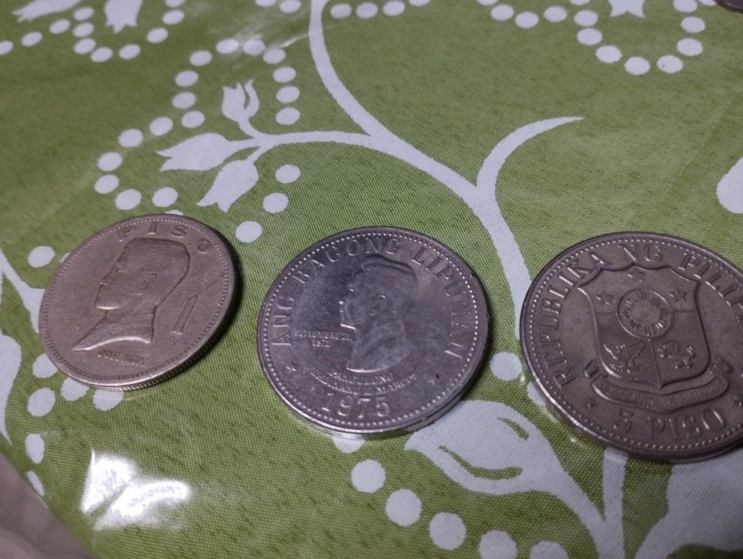 Old coins for sale (Category: Currency) located in Angono. Submitted by emydeluna (Listing ID 1313870378, Image 1). Description: old coins.