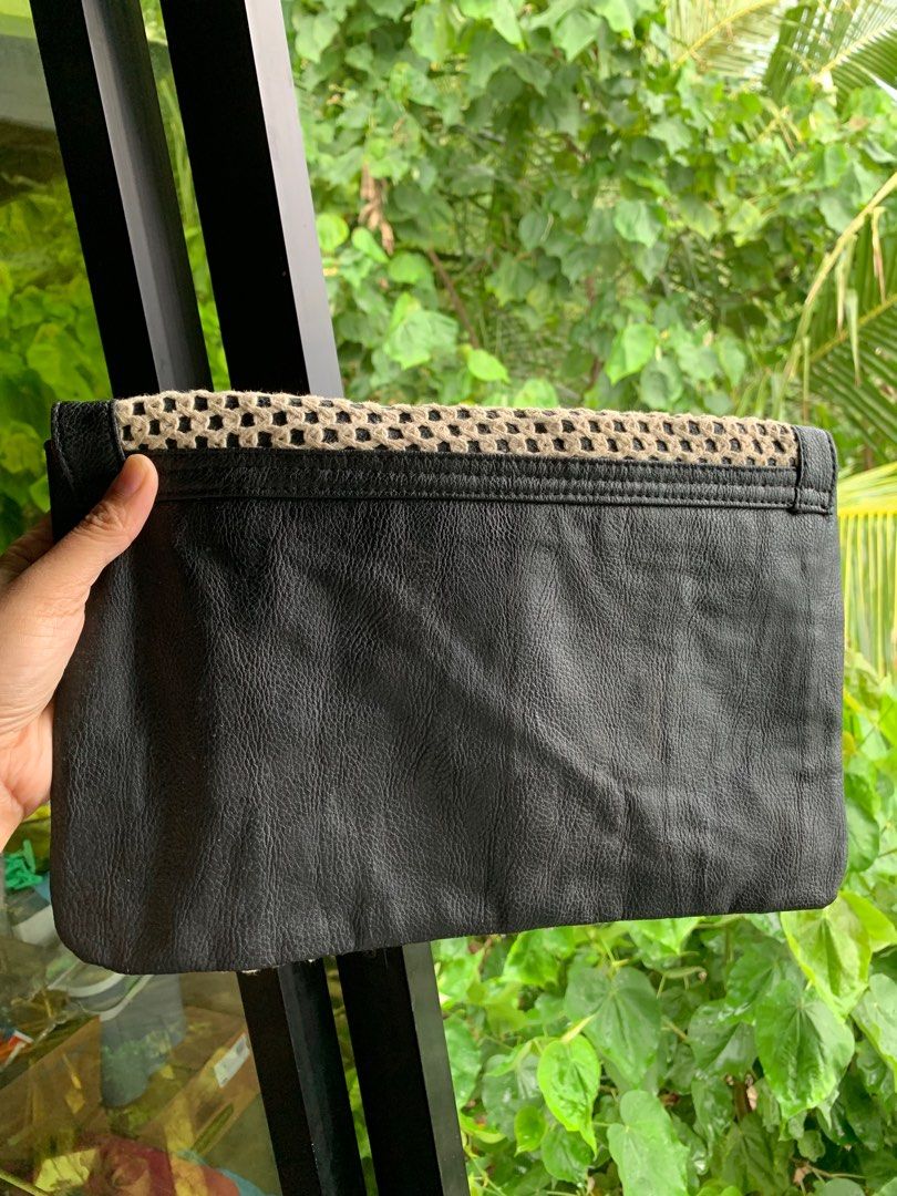 O’NEILL Crochet Cluth (Category: Clutches) located in Salay. Submitted by chungstuff (Listing ID 1313879330, Image 3). Description: Fixed price po. no damage, no rubs. .