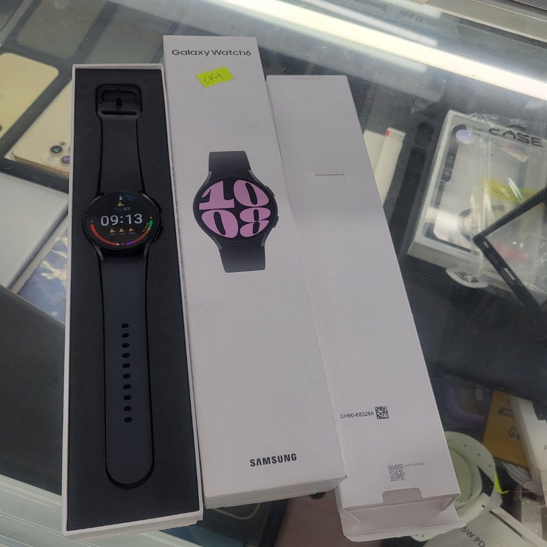 SAMSUNG GALAXY WATCH 6 40MM (Category: Wearables & Smart Watches) located in Manila. Submitted by chiquicasa04841 (Listing ID 1313876910, Image 1). Description: SMOOTH GOOD AS NEW WITH WARRANTY WE DO MEETUP OR COD FBPAGE=CHIX CELLSITES.