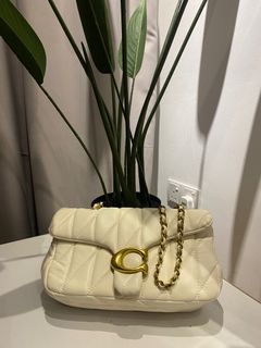 (Category: ) located in . Submitted by angele_wardrobe (Listing ID 1313951127, Image 1). Description: .