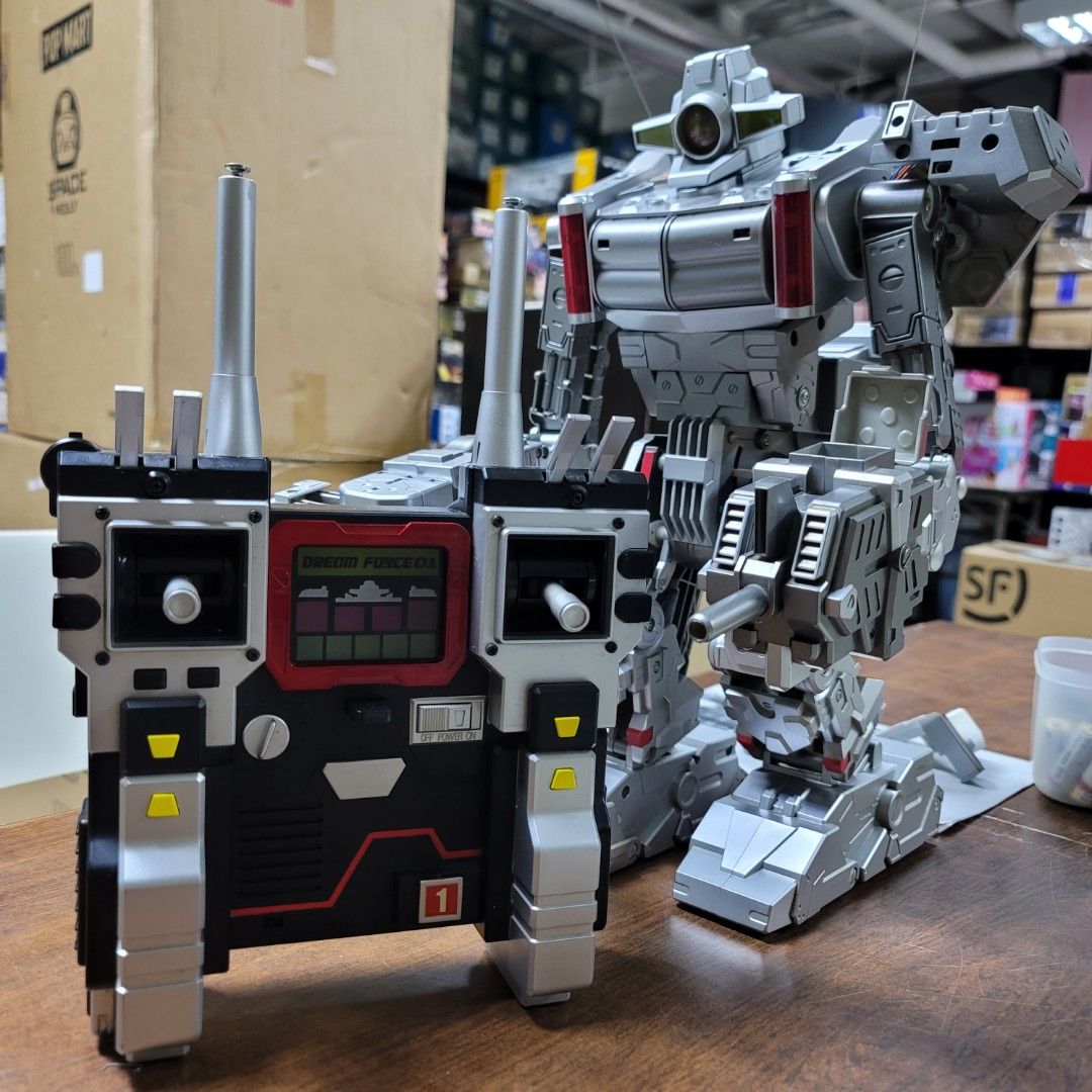 TAKARA SUPER ROBOT DREAM FORCE 遙控機械人可射bb彈二足步行 TAKARA SUPER ROBOT DREAM FORCE 遙控機械人可射bb彈二足步行