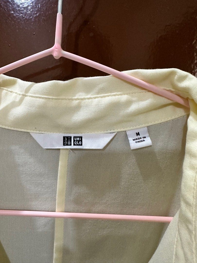 Uniqlo light yellow blouse size m (Category: Blouses) located in Las Pinas. Submitted by declutter.ceej (Listing ID 1313869376, Image 2). Description: Used once only.