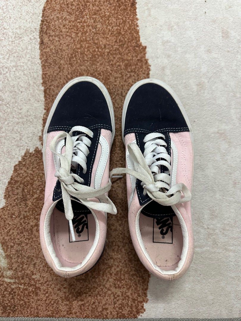 VANS BASIC OLD SKOOL (Category: Sneakers) located in Kuala Lumpur. Submitted by ebyyzulkifli (Listing ID 1313930134, Image 1). Description: VANS ORIGINAL 🫶🏻 BELI DEKAT GPO. SIZE UK 5.0 EUR 38.0 US 7.5 BARU PAKAI 3 kali 😊 KOTAK DAH BUANG SEMASA PINDAH RUMAH :) TOLONG BELI GUYS ALMARI DAH ROBOH 😭.