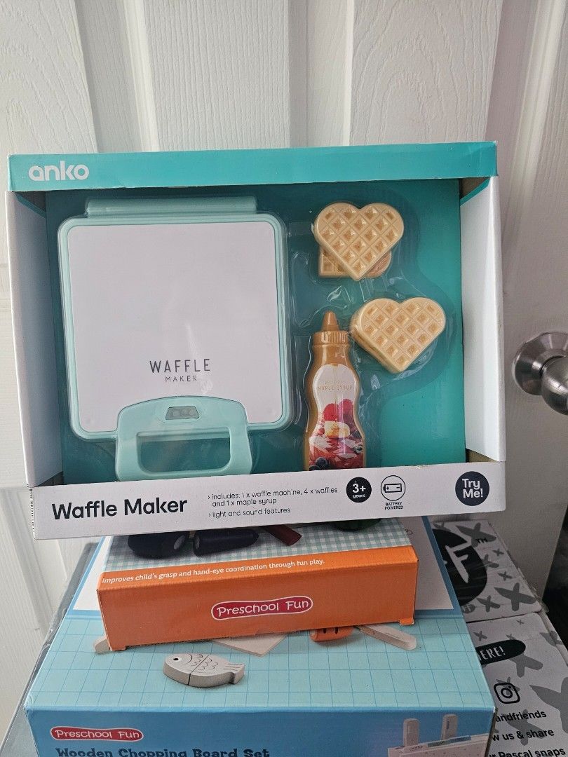 Waffle Maker (Category: Cookware & Accessories) located in Mandaluyong City. Submitted by thriftymhum (Listing ID 1313883465, Image 1). Description: Last price posted.