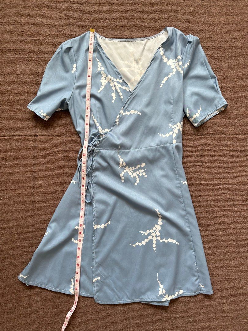 Wraparound Printed Dress (Category: Dresses) located in Quezon City. Submitted by declutteringbybones (Listing ID 1313812343, Image 2). Description: Lightweight fabric but not see through Size: XS-S RFS: decluttering.