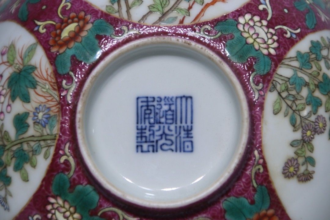 清・雍正年製款・古陶磁器・臙脂紅地纏枝開光粉彩山水