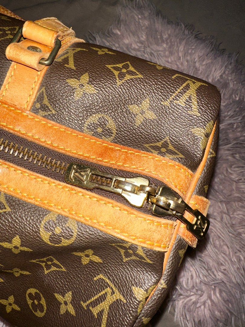 AUTHENTIC LV Speedy 35 Bag (Category: Luxury Bags & Wallets) located in Quezon City. Submitted by FashionFab (Listing ID 1314124643, Image 2). Description: 100% original. With minimal signs of usage. No foul smell. Leather in good condition. No sticky leather inside..