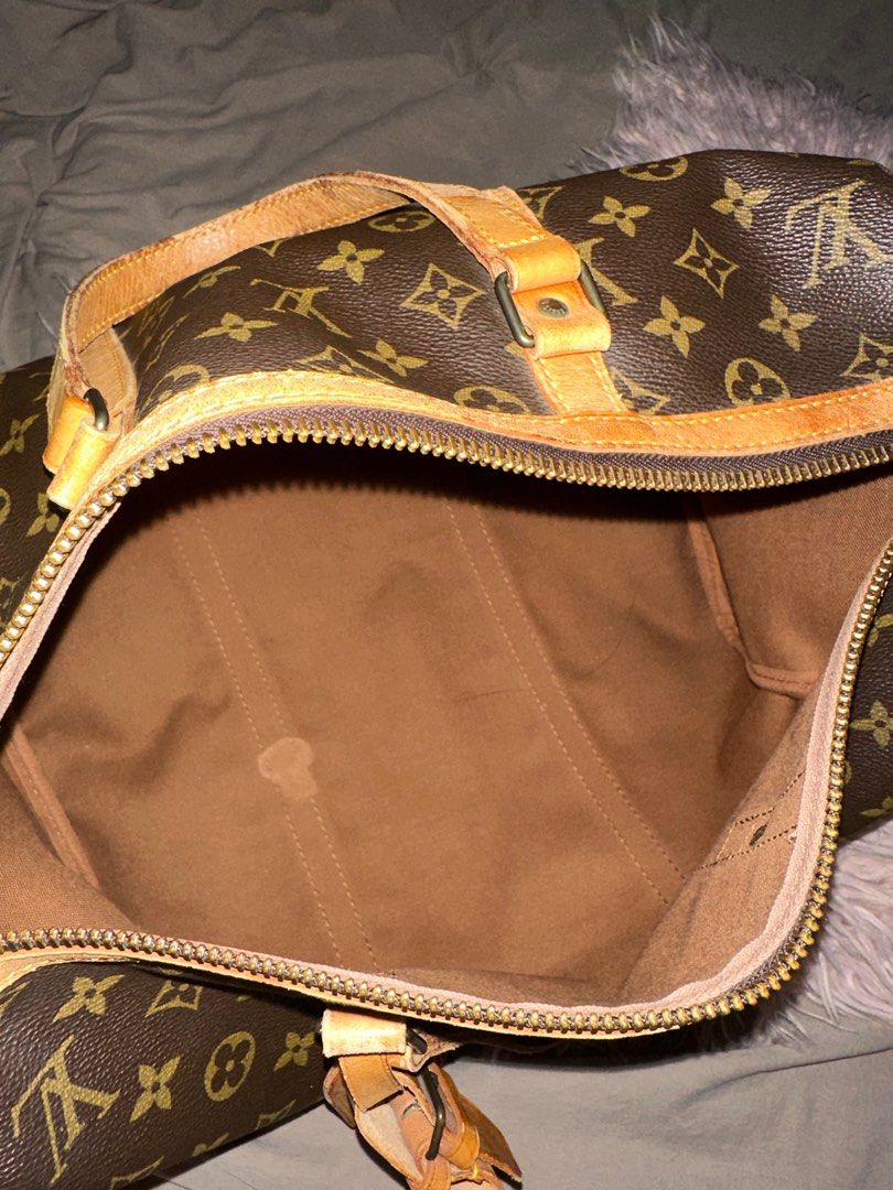 AUTHENTIC LV Speedy 35 Bag (Category: Luxury Bags & Wallets) located in Quezon City. Submitted by FashionFab (Listing ID 1314124643, Image 3). Description: 100% original. With minimal signs of usage. No foul smell. Leather in good condition. No sticky leather inside..