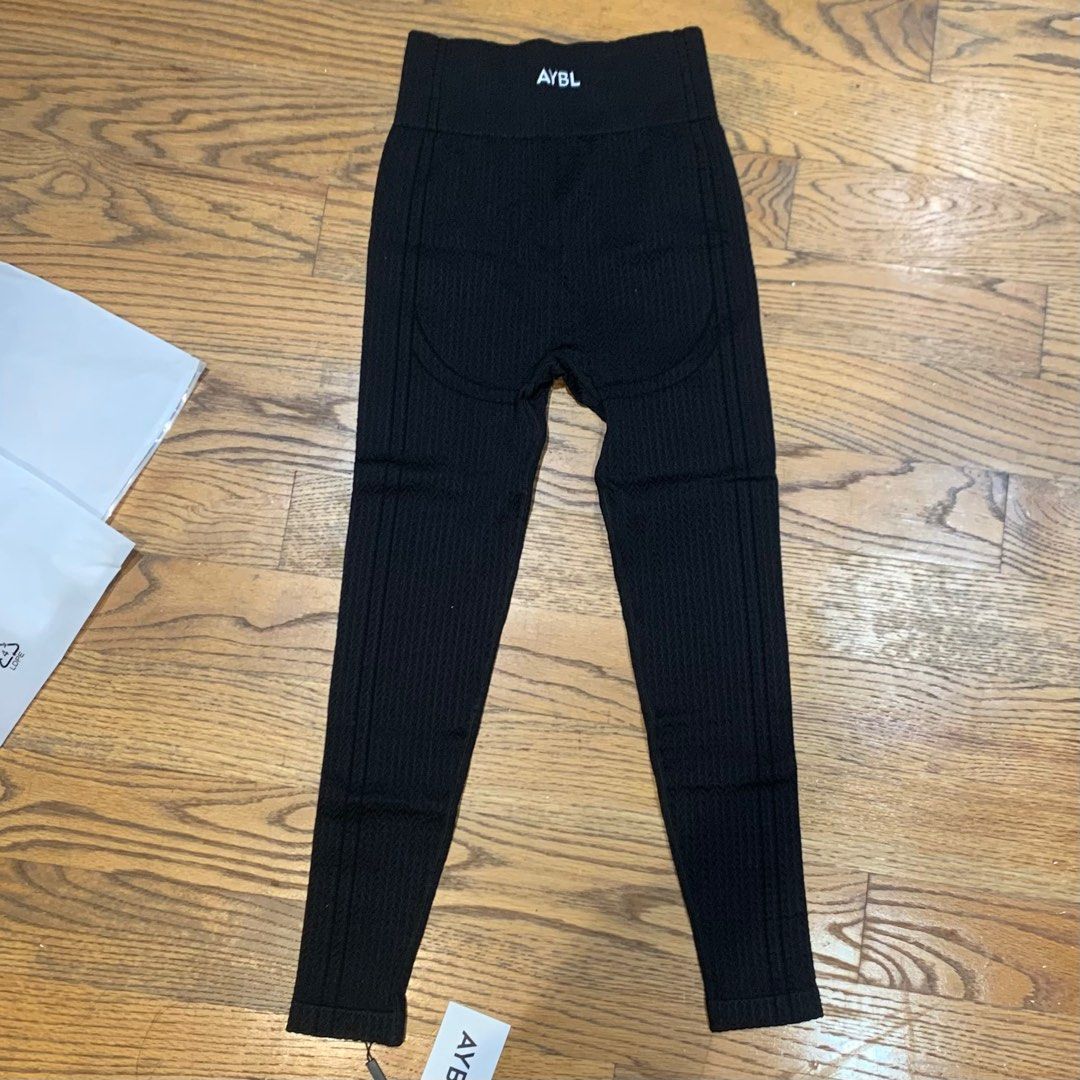 AYBL Luxe Seamless Leggings BNWT (Category: Activewear) located in Singapore. Submitted by daintyletters (Listing ID 1314072413, Image 3). Description: Leggings from British activewear brand AYBL (limited release). Brand new with tag and in original packaging. A thicker material. Cable knit texture with body contouring details. I’m also selling the matching bra top (but in S). .