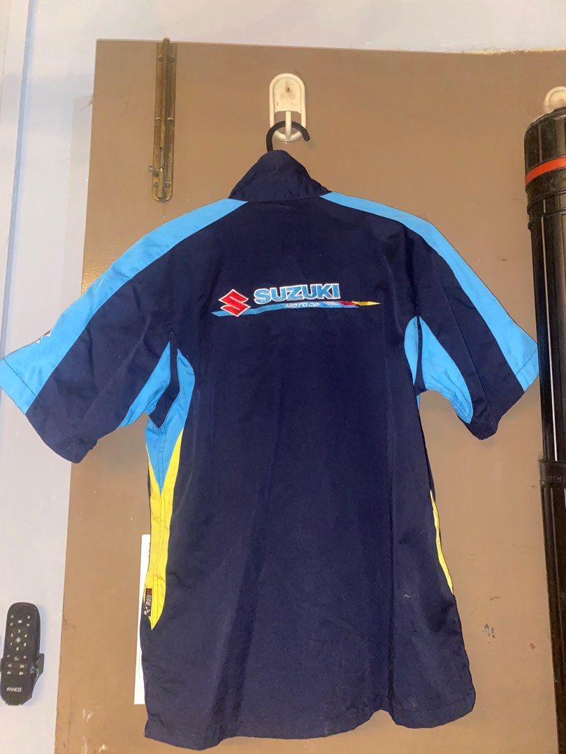 button up (Category: Tshirts & Polo Shirts) located in Singapore. Submitted by ilikemiloice (Listing ID 1314006529, Image 2). Description: .