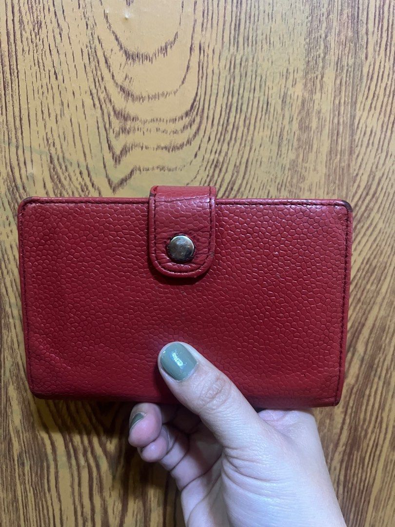 Chanel bifold wallet (Category: Luxury Bags & Wallets) located in Valenzuela. Submitted by dianzskiyo (Listing ID 1314072869, Image 3). Description: 📍SELF - AUTHENTICATION📍 Preloved vintage chanel bifold wallet 📍 what you see is what you get 📍 Managed ur expectation - this is preloved 📍 Slightly negotiable 📍 All details were already posted (pls check photos para iwas sa redundant na tanong 😉) 📍 Color may vary due to lighting 💡 📍 + SF 📍