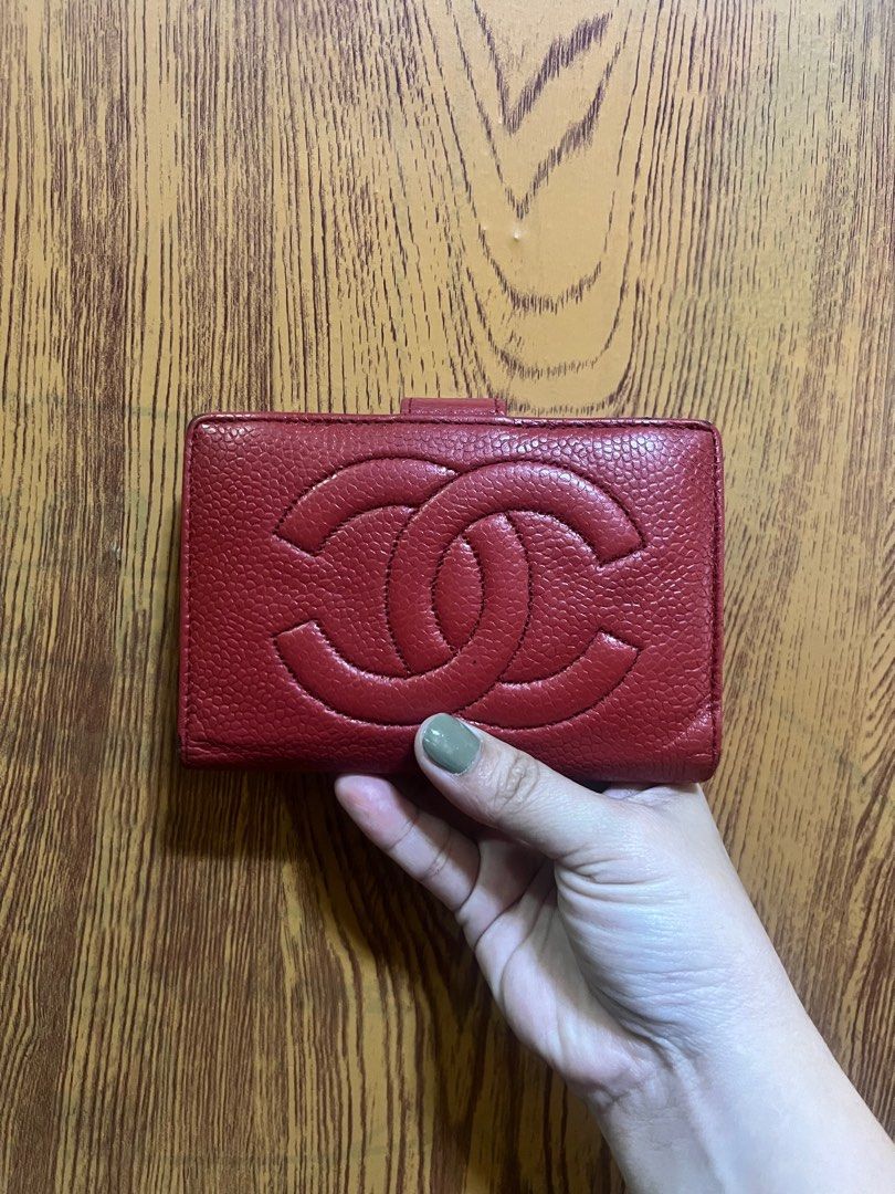 Chanel bifold wallet (Category: Luxury Bags & Wallets) located in Valenzuela. Submitted by dianzskiyo (Listing ID 1314072869, Image 1). Description: 📍SELF - AUTHENTICATION📍 Preloved vintage chanel bifold wallet 📍 what you see is what you get 📍 Managed ur expectation - this is preloved 📍 Slightly negotiable 📍 All details were already posted (pls check photos para iwas sa redundant na tanong 😉) 📍 Color may vary due to lighting 💡 📍 + SF 📍