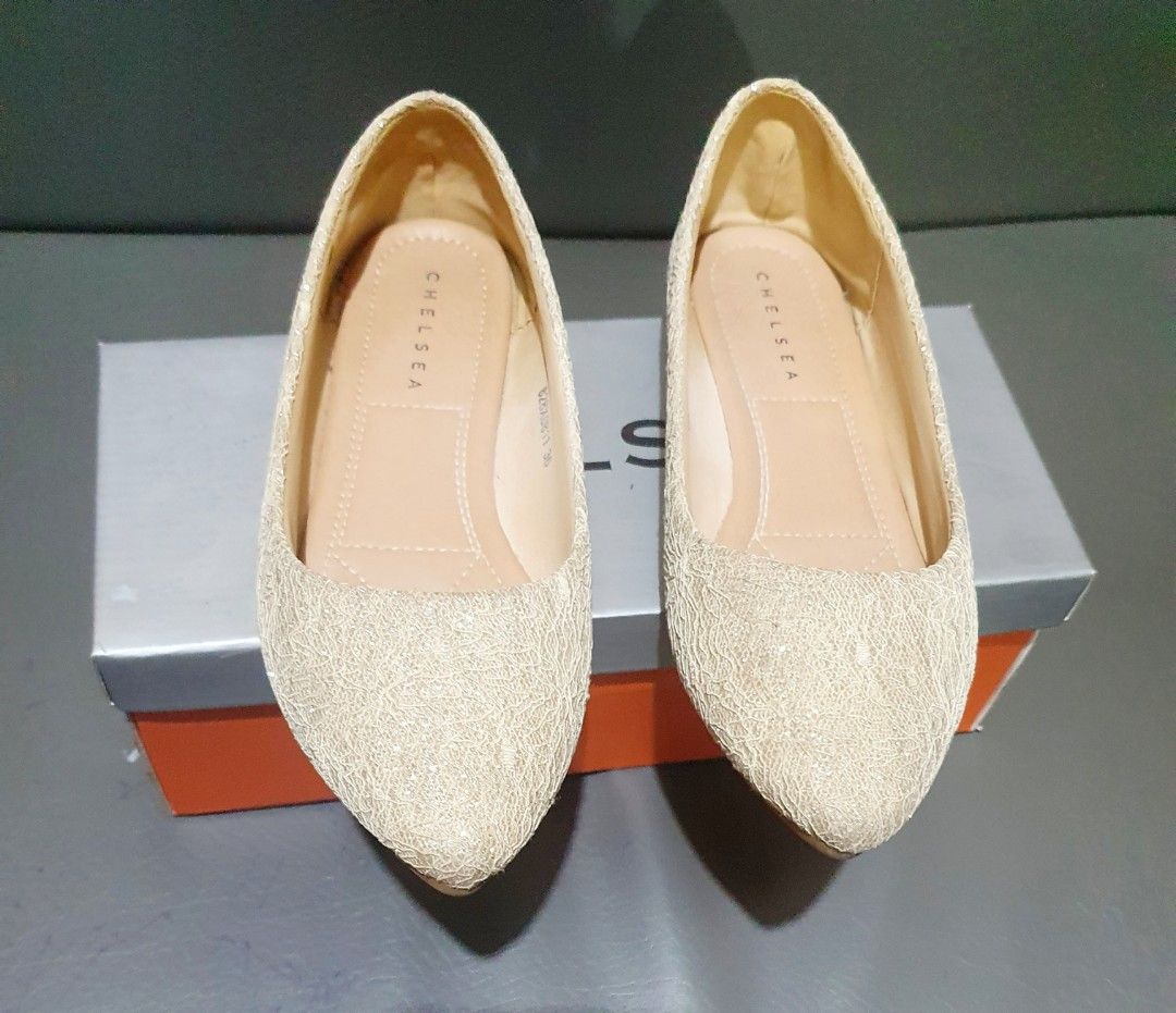 Chelsea flat shoes (Category: Flats & Sandals) located in Las Pinas. Submitted by cherry_luvs_dresses (Listing ID 1314112191, Image 2). Description: good as new used few times only bought at sm dept store comfortable to wear size 36 / size 6 super discounted price.