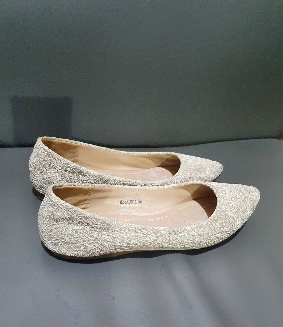 Chelsea flat shoes (Category: Flats & Sandals) located in Las Pinas. Submitted by cherry_luvs_dresses (Listing ID 1314112191, Image 3). Description: good as new used few times only bought at sm dept store comfortable to wear size 36 / size 6 super discounted price.