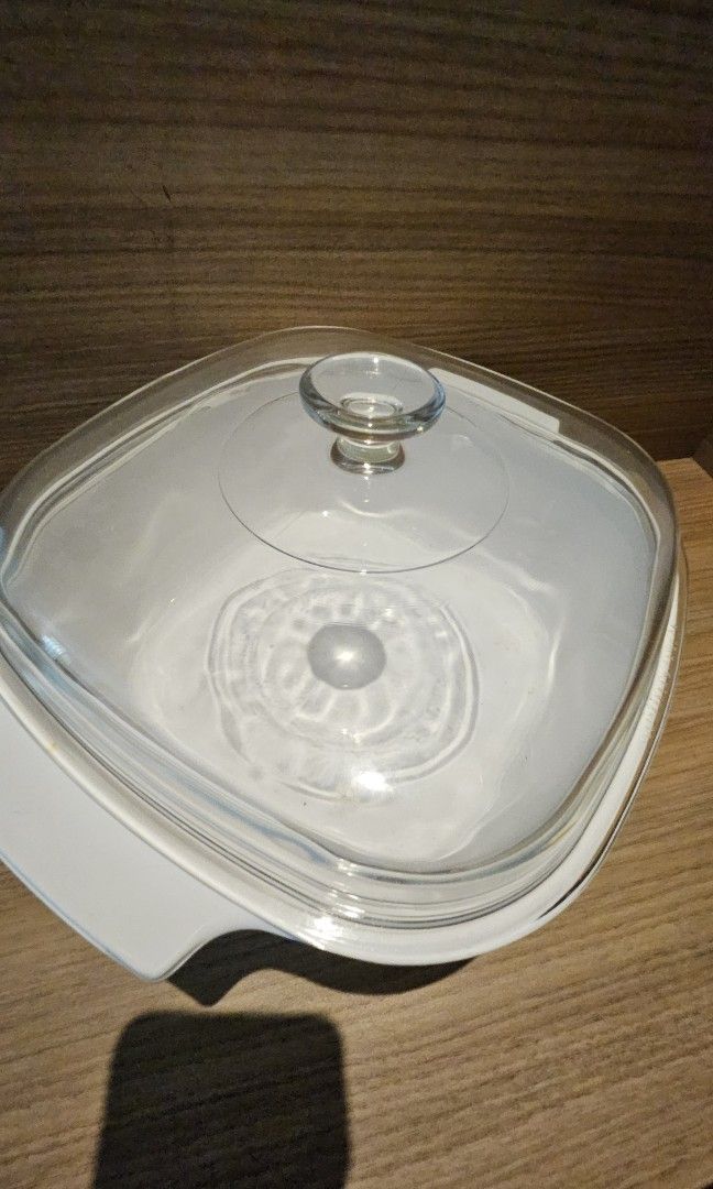 Corningware (Category: Cookware & Accessories) located in Singapore. Submitted by bernfern (Listing ID 1313986541, Image 3). Description: 24cm x 24cm x 10cm no crack no chip. use less than 10 times.