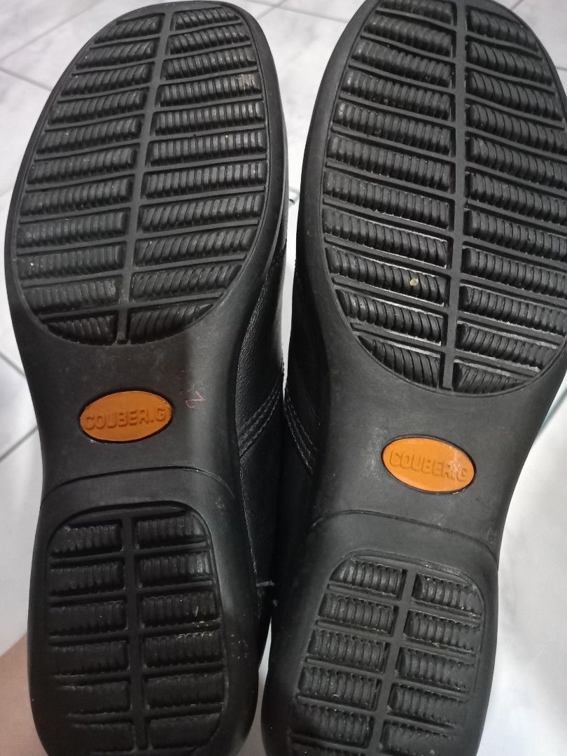 COUBER G black shoes (Category: Loafers) located in Paranaque City. Submitted by RRRR0520 (Listing ID 1314103319, Image 3). Description: COUBER.G BLACK SHOES SIZE 6 ON TAG PLS CHECK PHOTOS SUPER COMFY MALAKI SA ANAK KO.