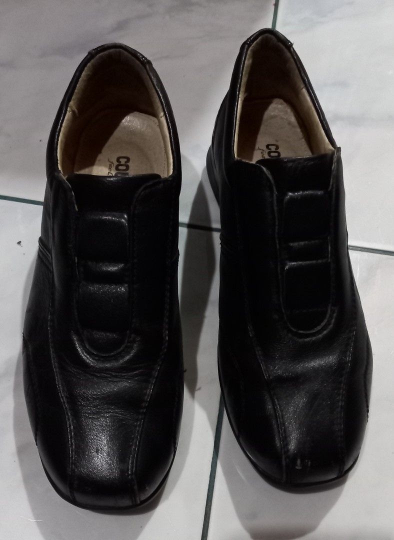 COUBER G black shoes (Category: Loafers) located in Paranaque City. Submitted by RRRR0520 (Listing ID 1314103319, Image 1). Description: COUBER.G BLACK SHOES SIZE 6 ON TAG PLS CHECK PHOTOS SUPER COMFY MALAKI SA ANAK KO.