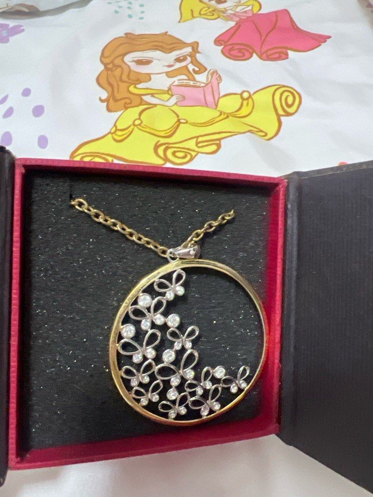 Denni necklace store