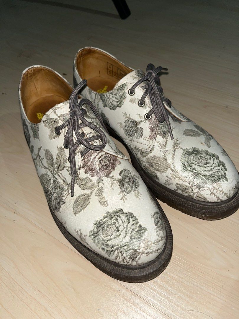 Dr. Martens with flower print (Category: Casual Shoes) located in Rizal. Submitted by tanielleee (Listing ID 1314082308, Image 1). Description: Slighty negotiable Rfs: decluttering/ tambak lang Legit. Only worn less than 10 times mostly on weddings and birthdays. Perfect for casual occasion. Details on the pictures. With signs of use but still it is doc martens helloo. Rare design! .