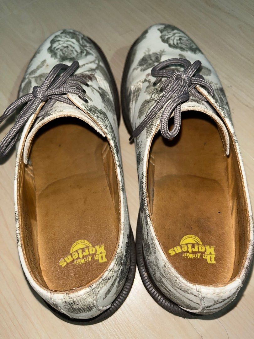 Dr. Martens with flower print (Category: Casual Shoes) located in Rizal. Submitted by tanielleee (Listing ID 1314082308, Image 2). Description: Slighty negotiable Rfs: decluttering/ tambak lang Legit. Only worn less than 10 times mostly on weddings and birthdays. Perfect for casual occasion. Details on the pictures. With signs of use but still it is doc martens helloo. Rare design! .