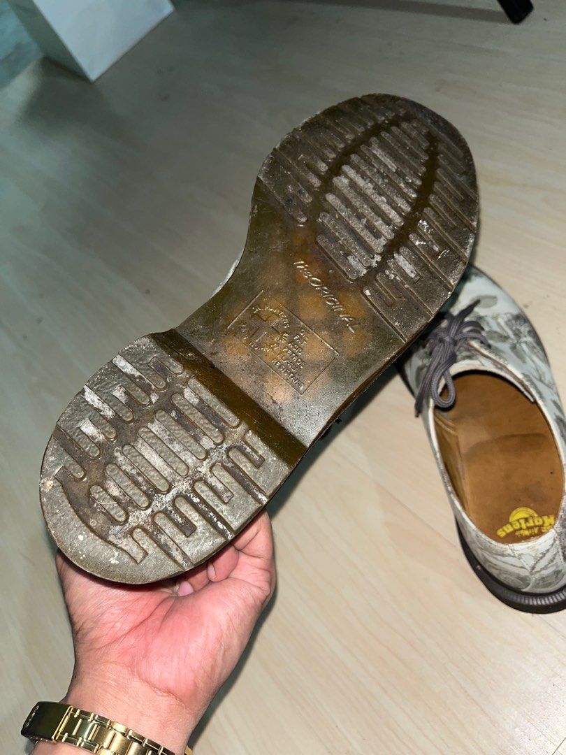 Dr. Martens with flower print (Category: Casual Shoes) located in Rizal. Submitted by tanielleee (Listing ID 1314082308, Image 3). Description: Slighty negotiable Rfs: decluttering/ tambak lang Legit. Only worn less than 10 times mostly on weddings and birthdays. Perfect for casual occasion. Details on the pictures. With signs of use but still it is doc martens helloo. Rare design! .