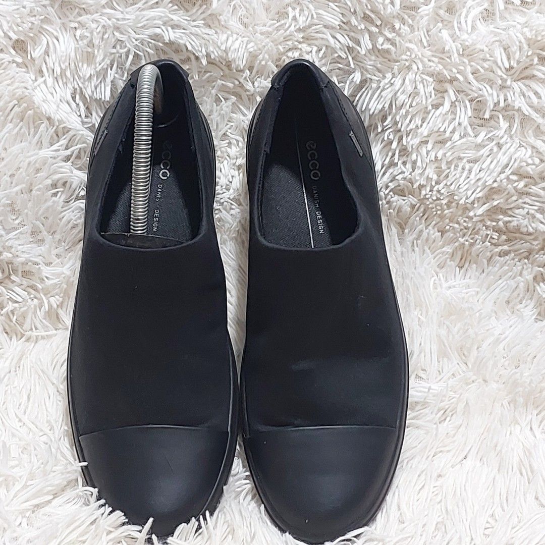 Eu 40 @26 cm original ecco womens soft 7 gortex wedge black (Category: Sneakers) located in Quezon City. Submitted by kimlynandaya (Listing ID 1314085874, Image 3). Description: Original preloved women's Shoes Brand: ecco Womens soft 7 gortex wedge blck size on tag Us:9 9.5 Uk: 6 6.5 7 Eu:40 Actual Size Cm insole : 26 cm Size Cm outsole : goods ang condition wlang issue ❌REMINDERS❌ 📌ALL ITEMS ARE ORIGINAL PRELOVED, PLEASE MANAGE YOUR EXPECTATION