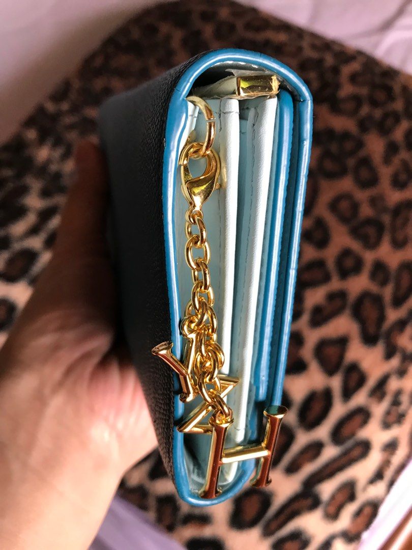 Hazzys Long Trifold Wallet (Category: Luxury Bags & Wallets) located in Santa Rosa. Submitted by rina.rina3 (Listing ID 1313998492, Image 3). Description: Very cute Hazzys long trifold wallet Preowned from Korea With zippered coin compartment and letters HZY detachable gold charms 💛 With at least 12 card slots 6 open pockets and 1 ID/photo slot Excellent gold hardwares and very durable leather With slight flaw ‘tastas’ on one of the open pockets