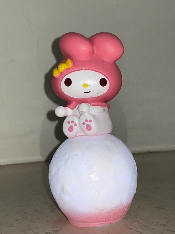 Hello kitty table light (Category: Lighting & Studio Equipment) located in Singapore. Submitted by mochinozaki (Listing ID 1314131721, Image 1). Description: Bought as a Sanrio blind box!! Never really used it before so it’s good as new. Great for table decoration!! Pay lah and delivery only.