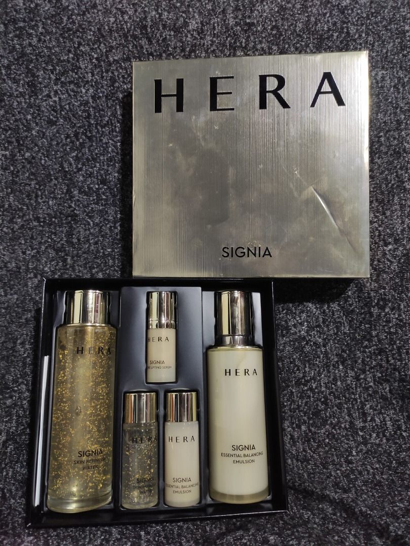 HERA SIGNIA WATER EMULSION GIFT SET (Category: Face Care) located in Valenzuela. Submitted by crazylittlething_turtle (Listing ID 1314110534, Image 1). Description: HERA SIGNIA WATER EMULSION GIFT SET HERA's Signia Water Emulsion 2 piece Gift Set contains Signia Skin Refining Water and Signia Essential Balancing Emulsion to moisturize your skin with vitality from daffodils and even the skin texture. - Narcissus Stem-Code Active with micro-active 