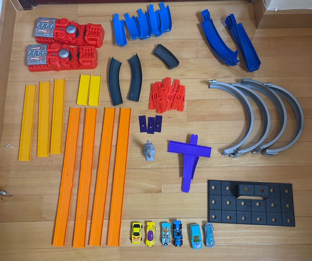 Hot Wheels 10 IN 1 Super Set Carousell