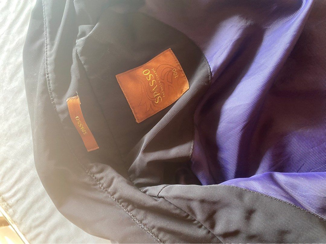 Jacket (Category: Coats, Jackets and Outerwear) located in Asahan. Submitted by danielhaikall (Listing ID 1314139478, Image 3). Description: Long jacket. Condition 8/10 Pit 20 L 30 Postage RM10.