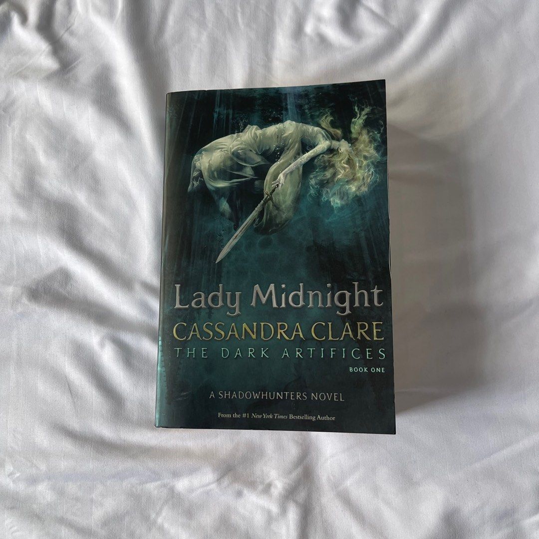 lady midnight by cassandra clare (Category: Storybooks) located in Paranaque City. Submitted by strawbiesoo (Listing ID 1314046294, Image 1). Description: 🤍 slightly negotiable, read once mop gcash maya bank transfer mod ggx jnt lbc lala grab ୨୧ rfs : decluttering .