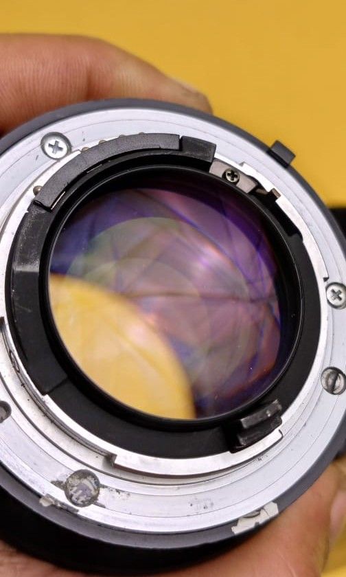 Lensa fix Nikon AFD 85mm