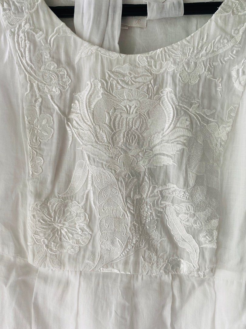 Line. White dress (Category: Dresses) located in Bacoor. Submitted by shamraq (Listing ID 1314034298, Image 2). Description: Long white linen dress. Best for formal occasion or casual wear..